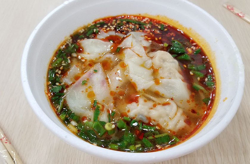 Hong Kong must eat food: Spicy wonton soup